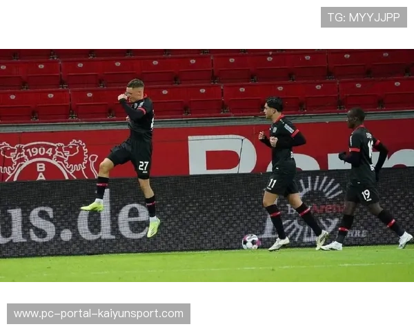 “卡巴尔染红离场，尤文十人应战加剧崩盘态势”